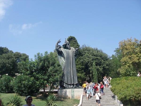 185-Памятник Григорию Нинскому